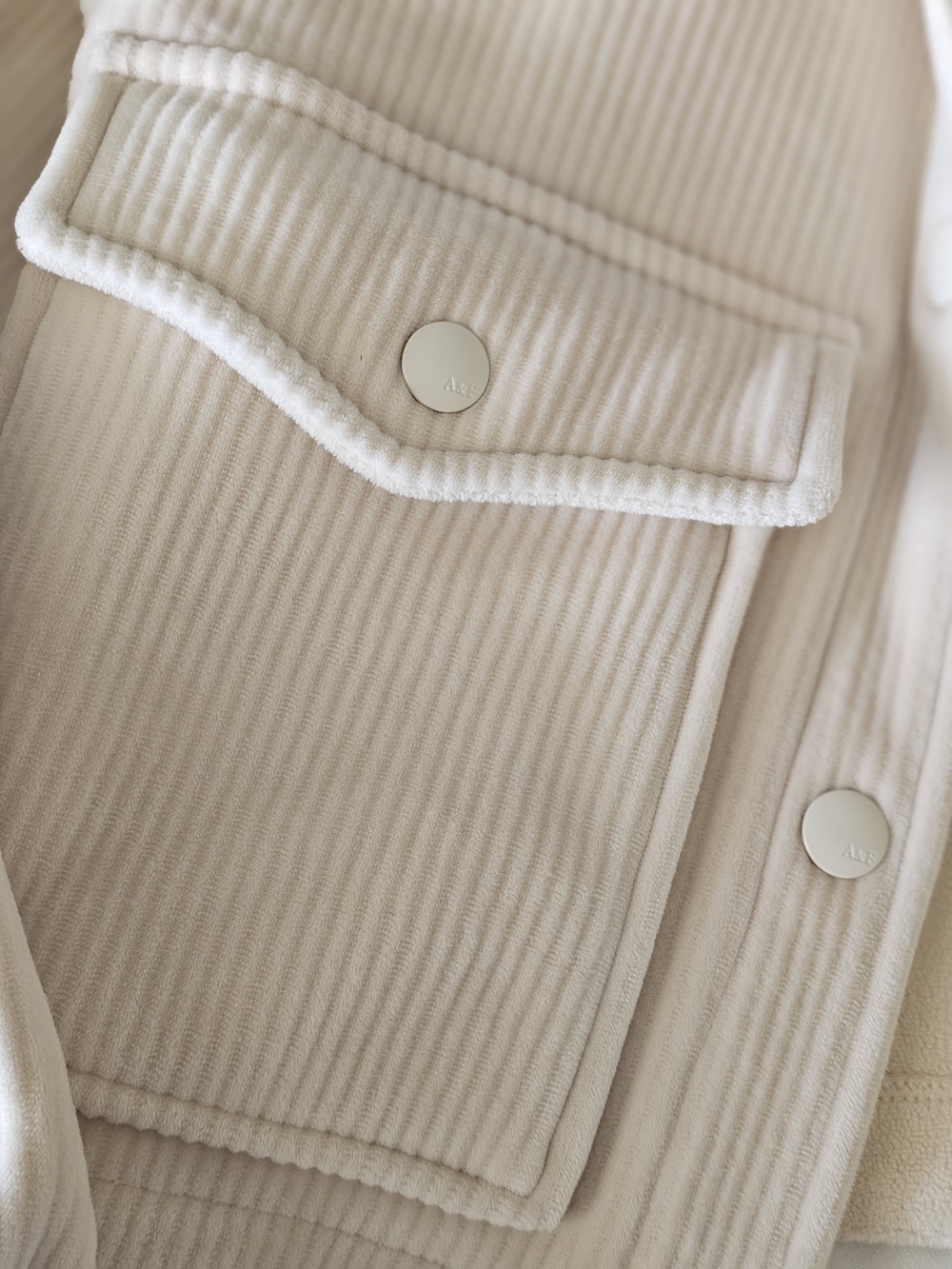 Abercrombie & Fitch Women's Soft Cream Corded Cropped Shacket Jacket XS - Picture 3 of 6